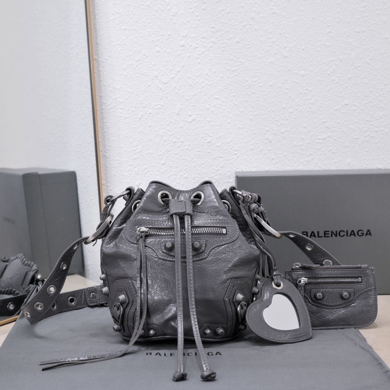 Ba*len*cia*ga bucket bags